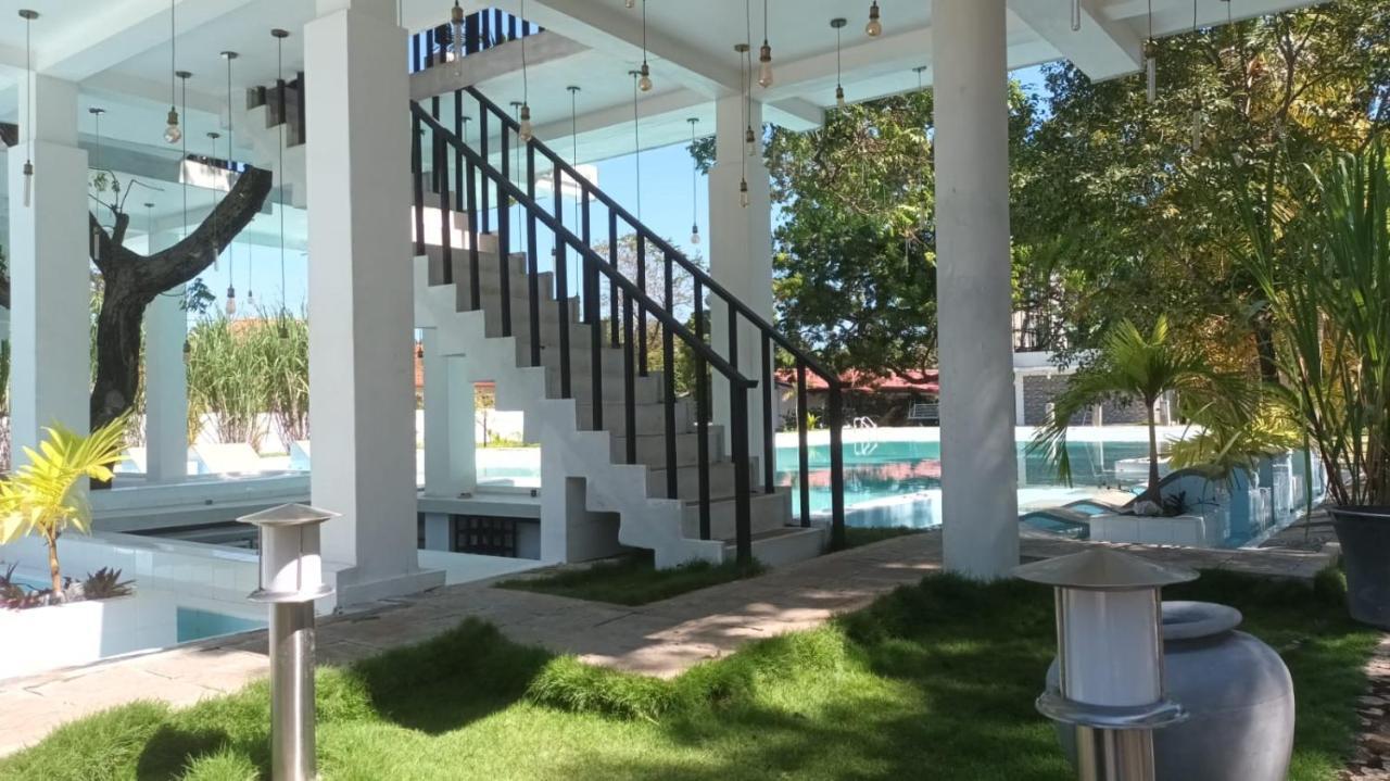 Lucky Beach Resort Trincomalee Exterior photo