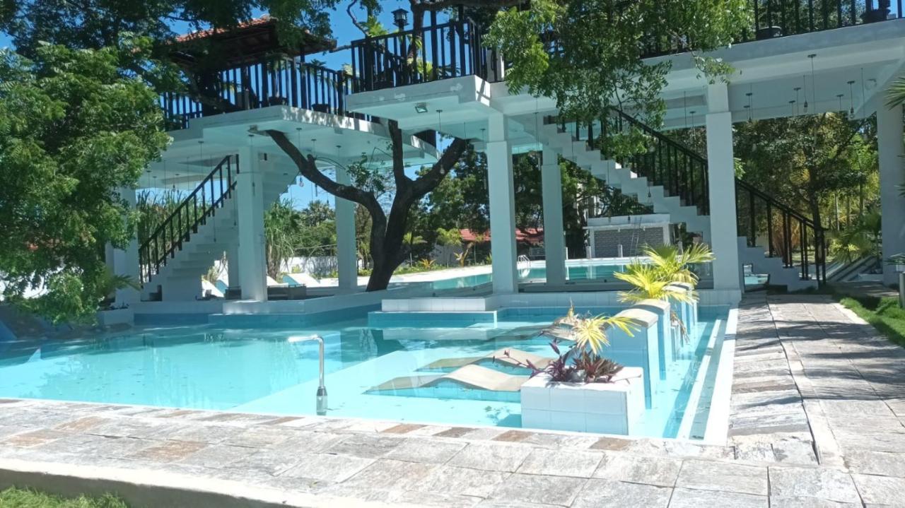 Lucky Beach Resort Trincomalee Exterior photo