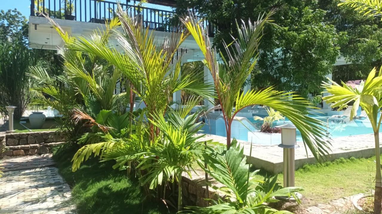 Lucky Beach Resort Trincomalee Exterior photo