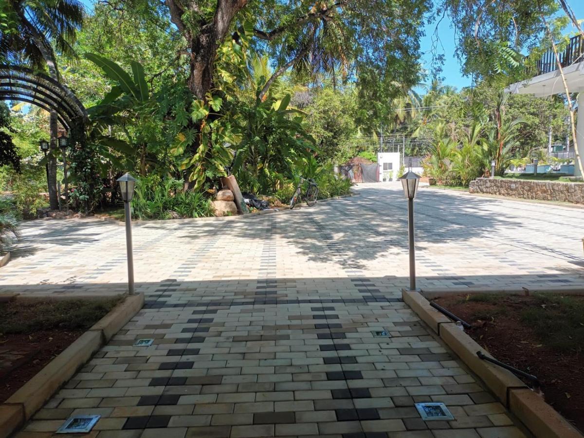 Lucky Beach Resort Trincomalee Exterior photo