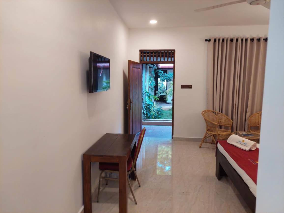 Lucky Beach Resort Trincomalee Exterior photo