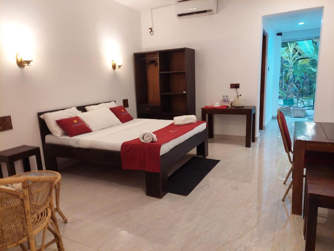 Lucky Beach Resort Trincomalee Exterior photo