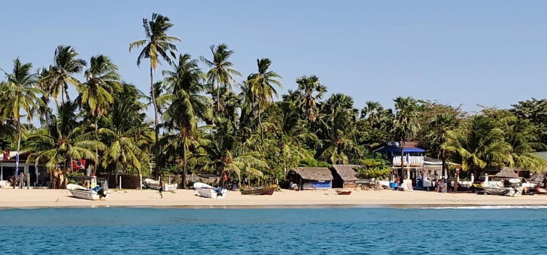 Lucky Beach Resort Trincomalee Exterior photo