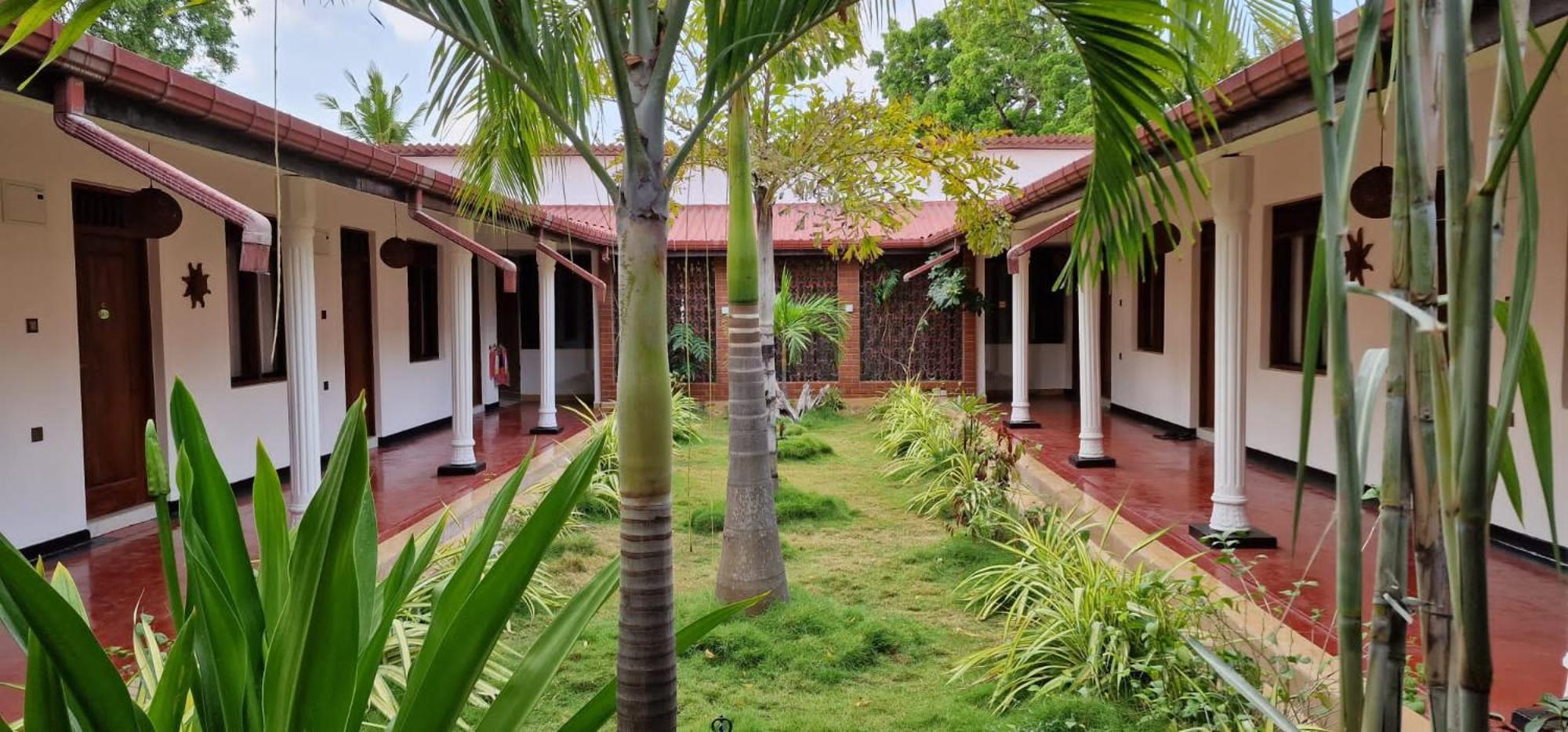 Lucky Beach Resort Trincomalee Exterior photo