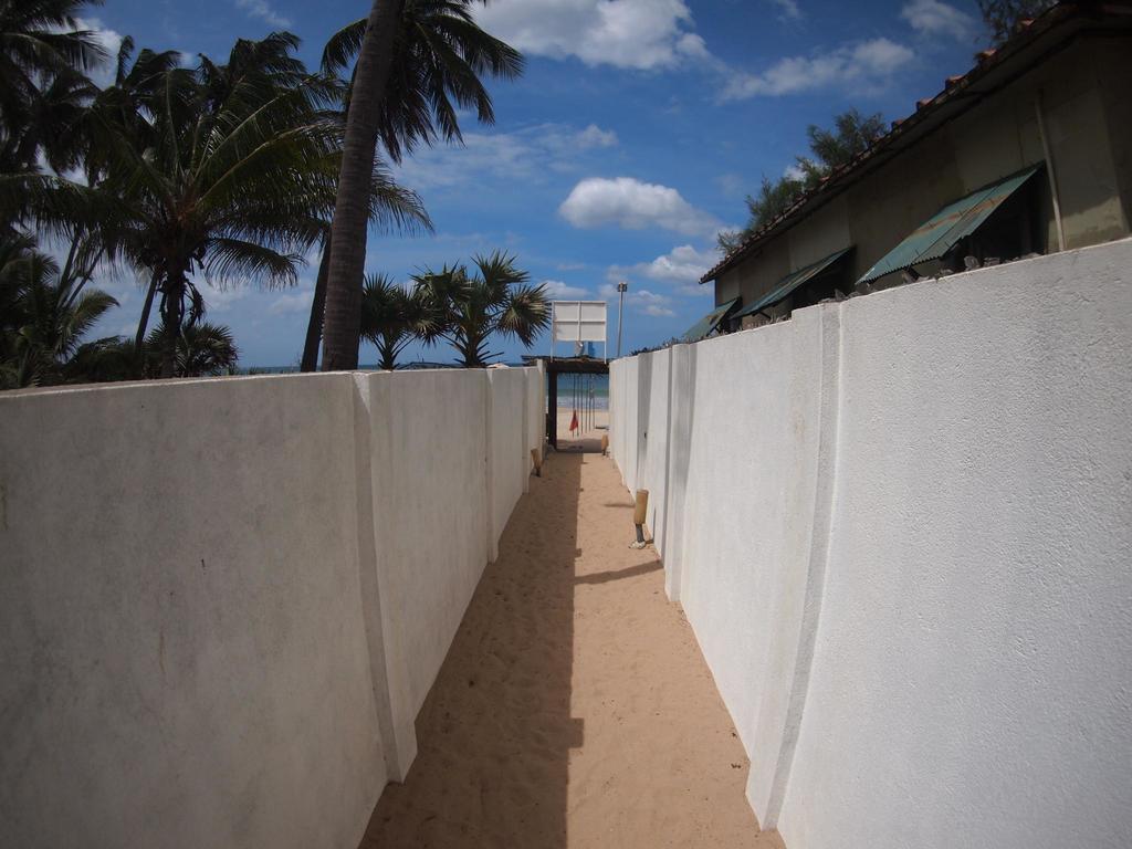 Lucky Beach Resort Trincomalee Exterior photo